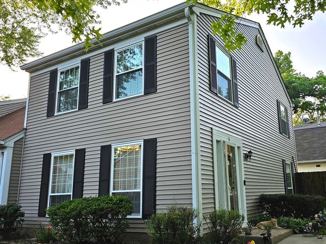 16 Forest Lane, Cary, IL 60013