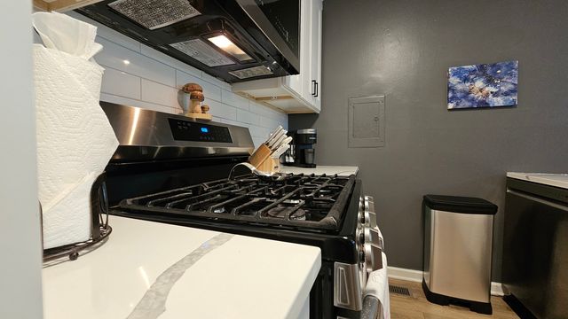 16 Forest Lane, Cary, IL 60013