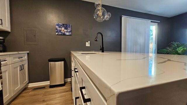 16 Forest Lane, Cary, IL 60013