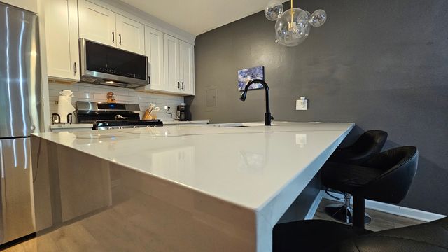 16 Forest Lane, Cary, IL 60013