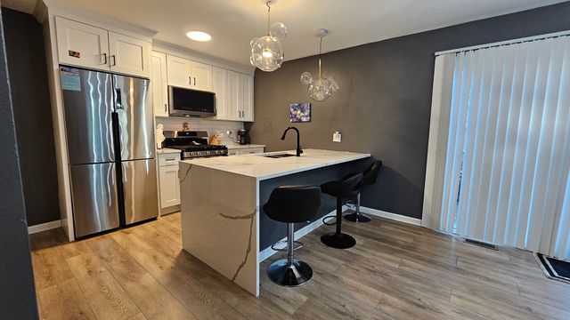 16 Forest Lane, Cary, IL 60013