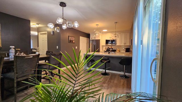 16 Forest Lane, Cary, IL 60013