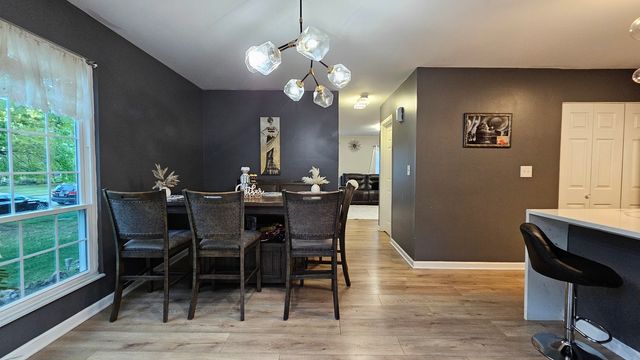 16 Forest Lane, Cary, IL 60013