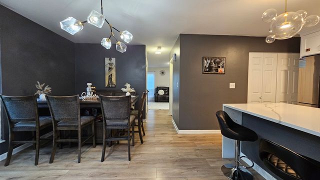 16 Forest Lane, Cary, IL 60013