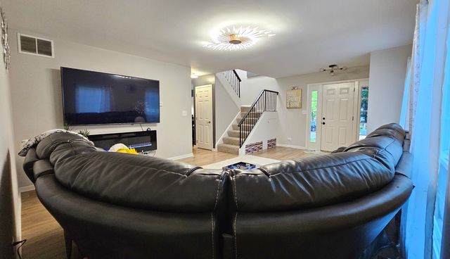 16 Forest Lane, Cary, IL 60013