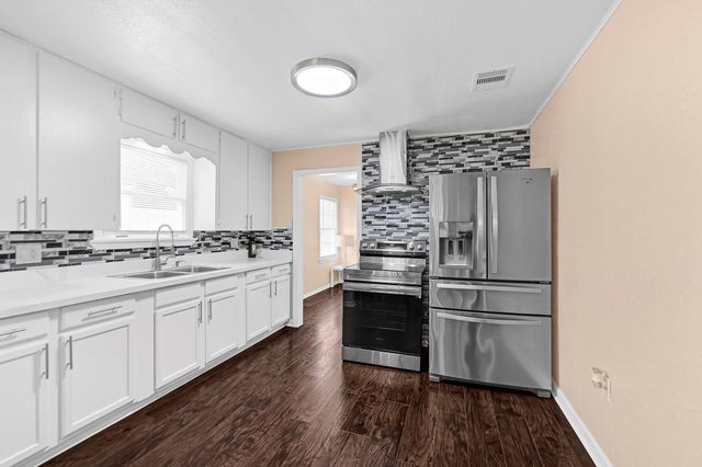 1603 5th Avenue N, Houston, TX 77590
