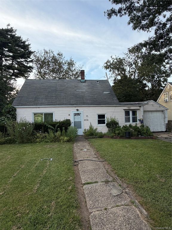 8 Bramble Lane, Westbury, NY 11590 — exterior