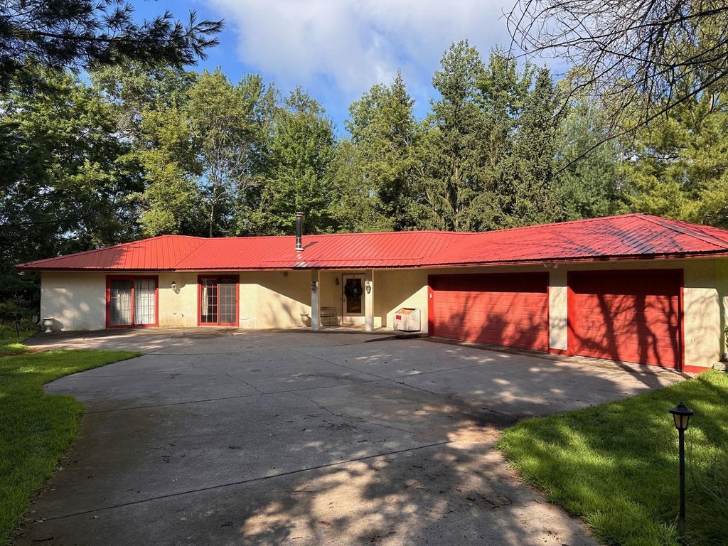 606 Swan Lake Lane NW, Oak Grove, MN 55011