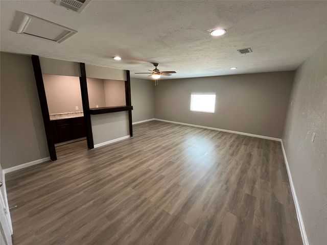 2050 Wellington Drive, Grand Prairie, TX 75051