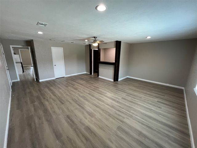 2050 Wellington Drive, Grand Prairie, TX 75051