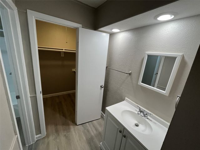 2050 Wellington Drive, Grand Prairie, TX 75051