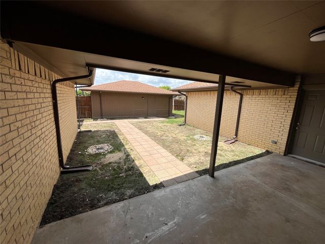 2050 Wellington Drive, Grand Prairie, TX 75051