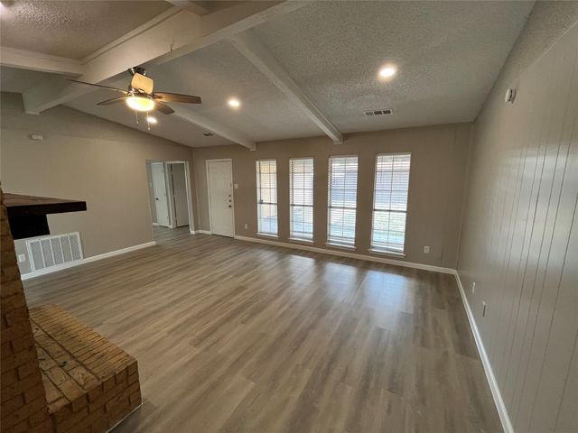 2050 Wellington Drive, Grand Prairie, TX 75051