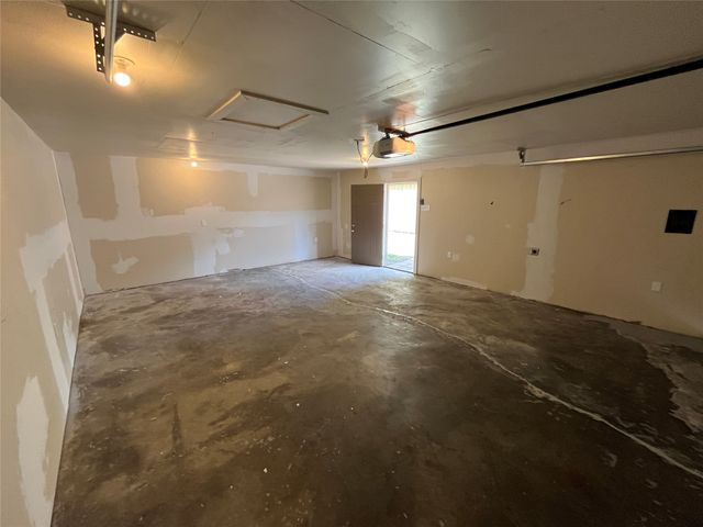 2050 Wellington Drive, Grand Prairie, TX 75051