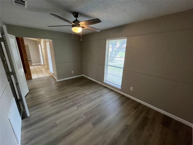 2050 Wellington Drive, Grand Prairie, TX 75051