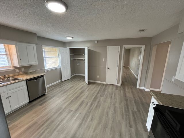 2050 Wellington Drive, Grand Prairie, TX 75051