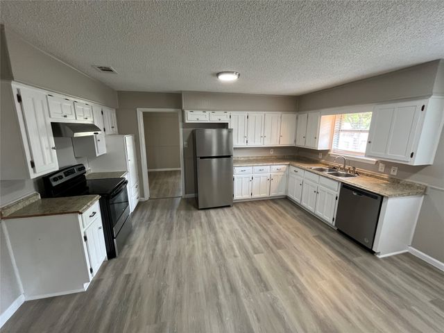 2050 Wellington Drive, Grand Prairie, TX 75051