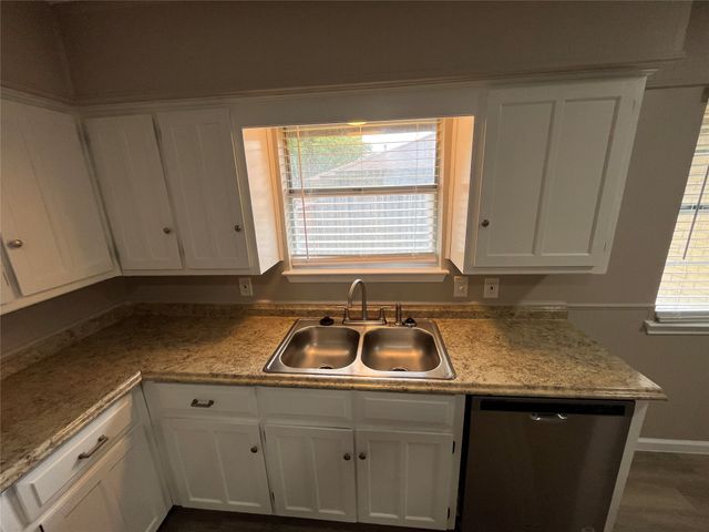 2050 Wellington Drive, Grand Prairie, TX 75051