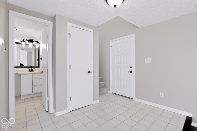 9450 Aberdare Drive 34, Indianapolis, IN 46250