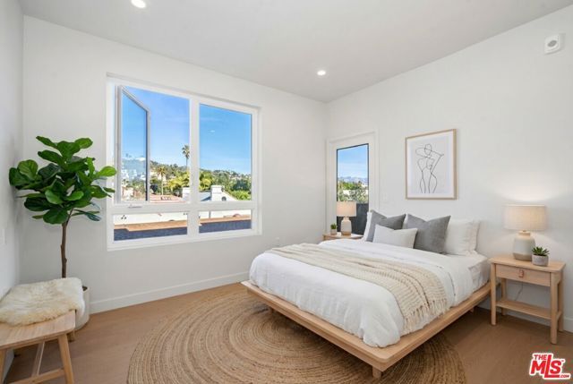 1717 Winona Boulevard 203, Los Angeles, CA 90027