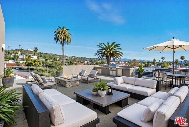 1717 Winona Boulevard 203, Los Angeles, CA 90027