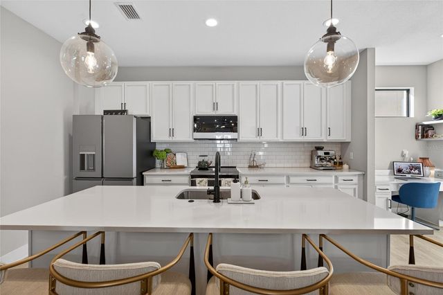 2526 13TH AVENUE N, St Petersburg, FL 33713