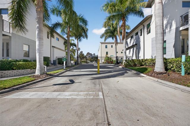 2526 13TH AVENUE N, St Petersburg, FL 33713