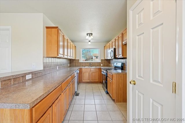 1017 N Cedar Avenue, Sand Springs, OK 74063