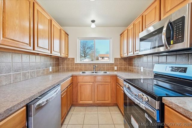 1017 N Cedar Avenue, Sand Springs, OK 74063