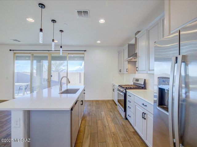 10081 S Moonlit Riverwalk Trail, Vail, AZ 85641