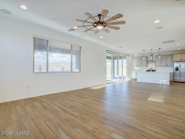 10081 S Moonlit Riverwalk Trail, Vail, AZ 85641