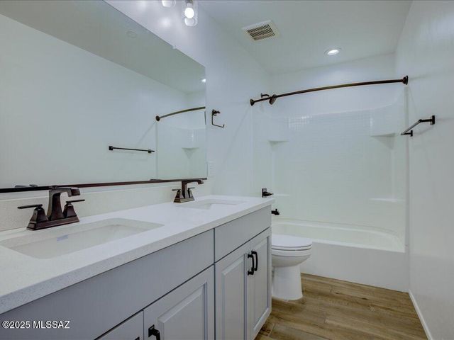 10081 S Moonlit Riverwalk Trail, Vail, AZ 85641