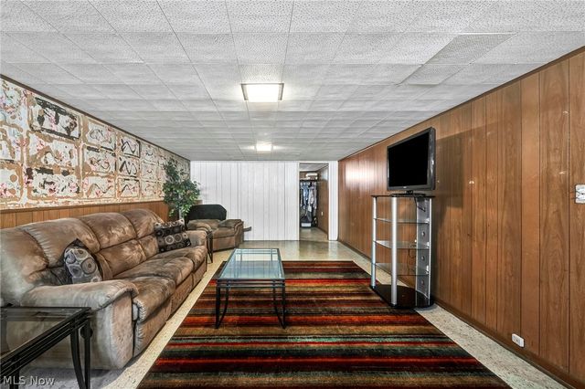 11908 Glamer Avenue, Parma, OH 44130