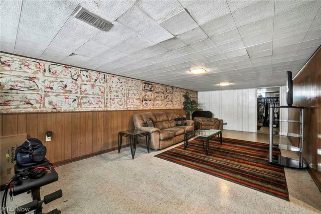 11908 Glamer Avenue, Parma, OH 44130