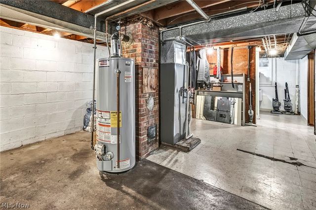 11908 Glamer Avenue, Parma, OH 44130