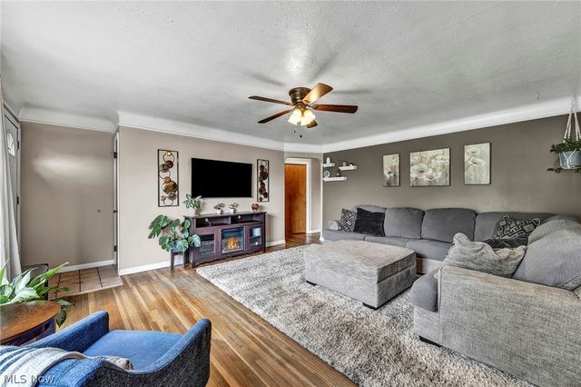 11908 Glamer Avenue, Parma, OH 44130