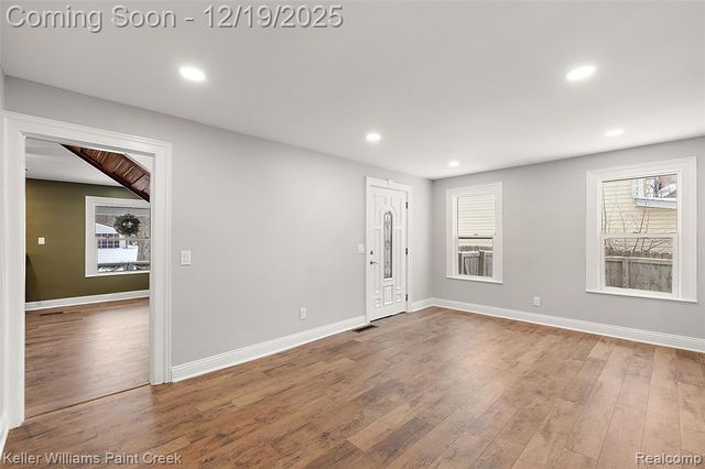 88 E Elmwood, Leonard, MI 48367