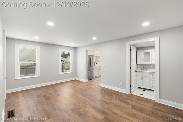 88 E Elmwood, Leonard, MI 48367