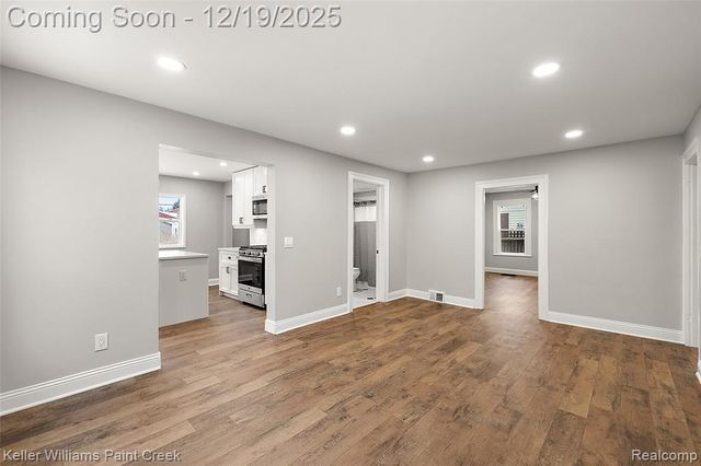 88 E Elmwood, Leonard, MI 48367