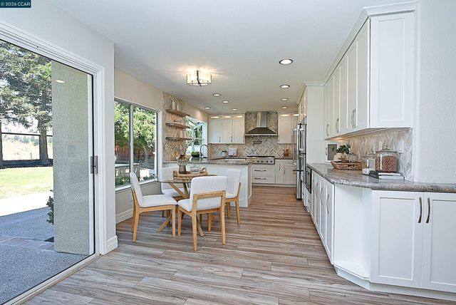 312 Sunset Dr, Danville, CA 94506