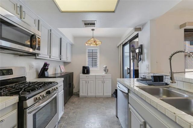 10231 Independence, Chatsworth, CA 91311