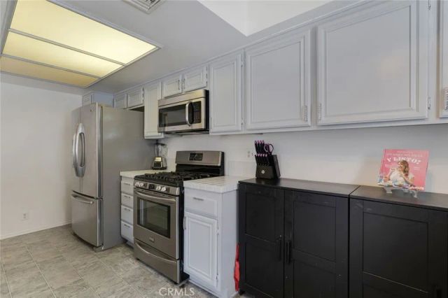 10231 Independence, Chatsworth, CA 91311