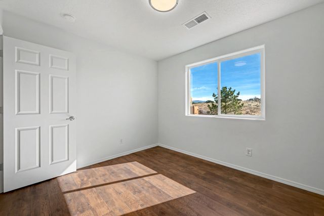 84 Sunset Canyon Lane, Santa Fe, NM 87508