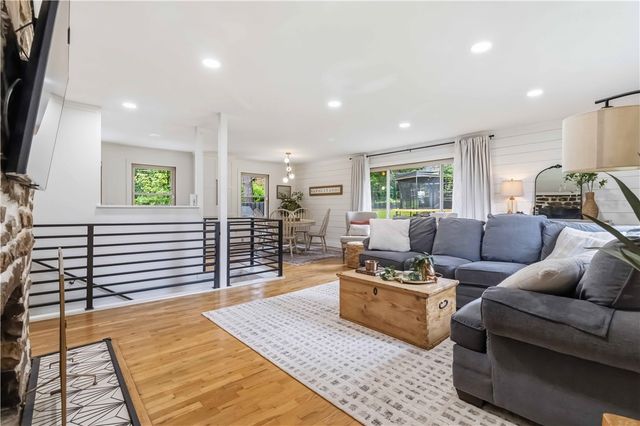 1724 N Greenvalley Avenue, Fayetteville, AR 72703
