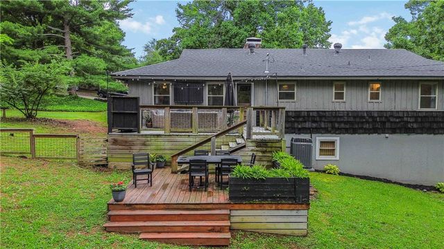 1724 N Greenvalley Avenue, Fayetteville, AR 72703