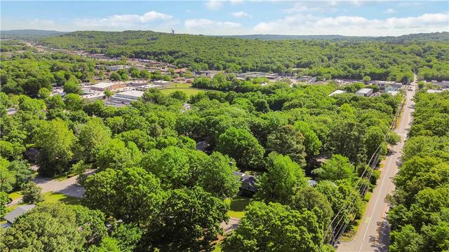1724 N Greenvalley Avenue, Fayetteville, AR 72703