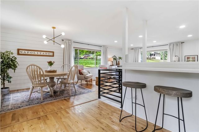 1724 N Greenvalley Avenue, Fayetteville, AR 72703