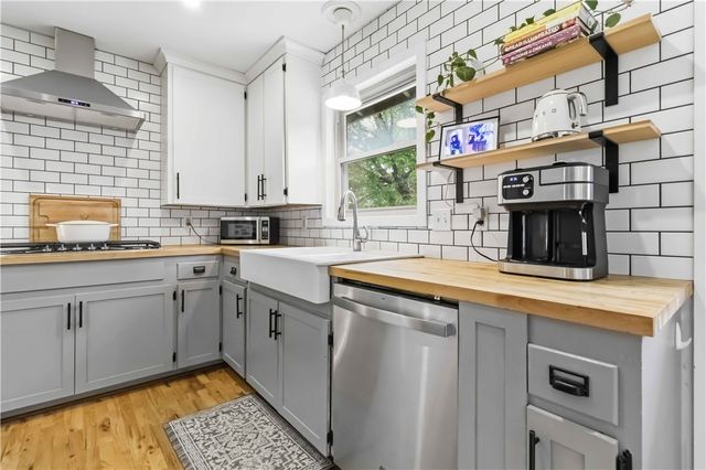 1724 N Greenvalley Avenue, Fayetteville, AR 72703