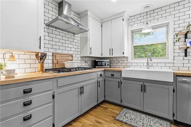 1724 N Greenvalley Avenue, Fayetteville, AR 72703