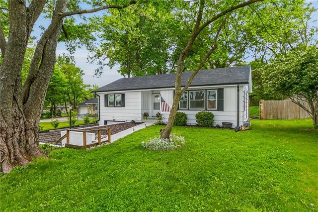 110 N ridge Avenue, Liberty, MO 64068
